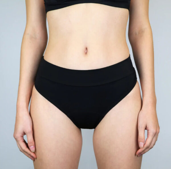 Bikini-Periodenslip Basic schwarz vorne